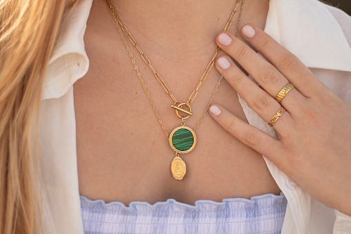 5-ways-to-pick-the-right-jewelry-for-your-outfit